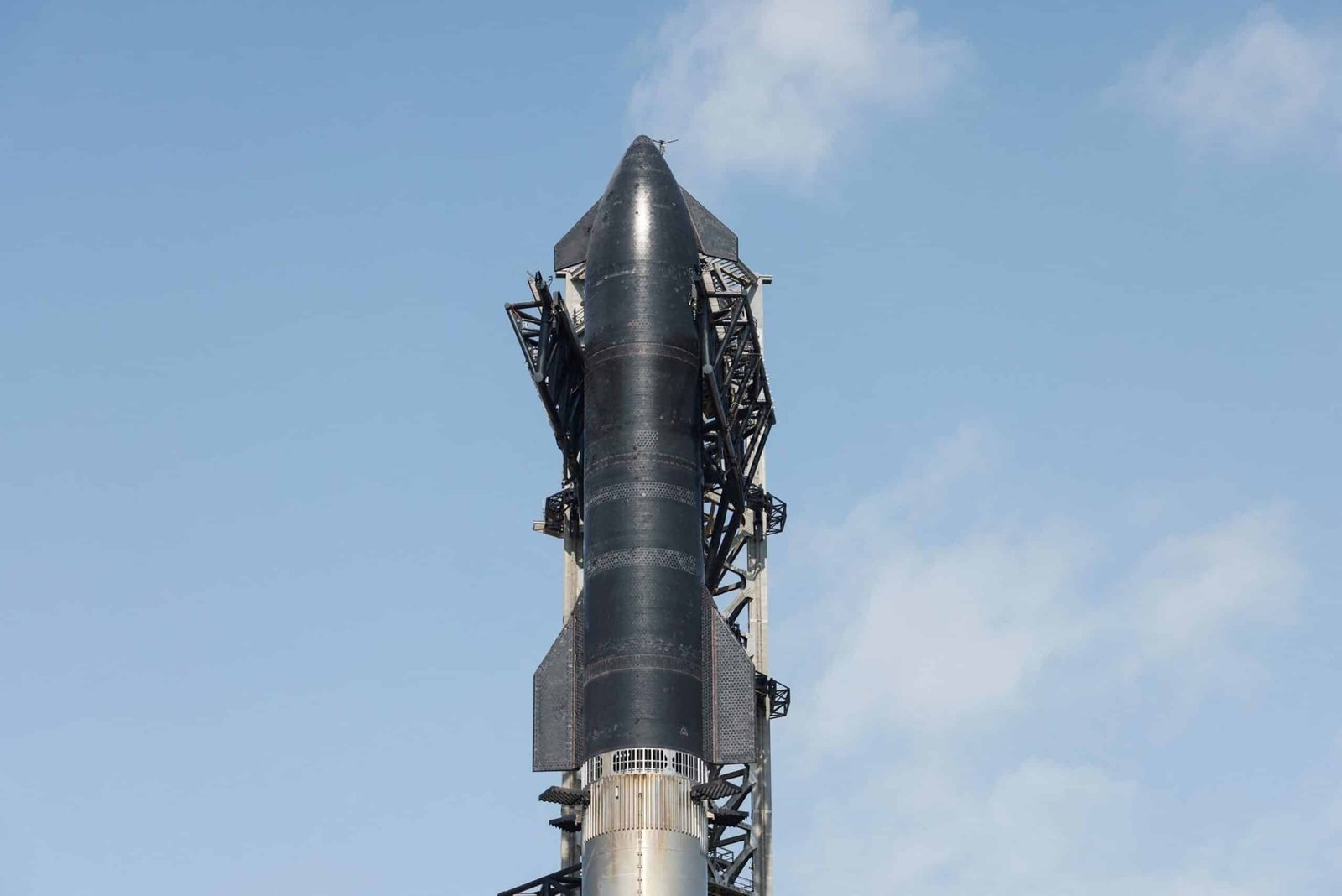 Spacex launches the ninth flight test of the spacecraft of the spacecraft after the last 2 sent debris returning to the earth
