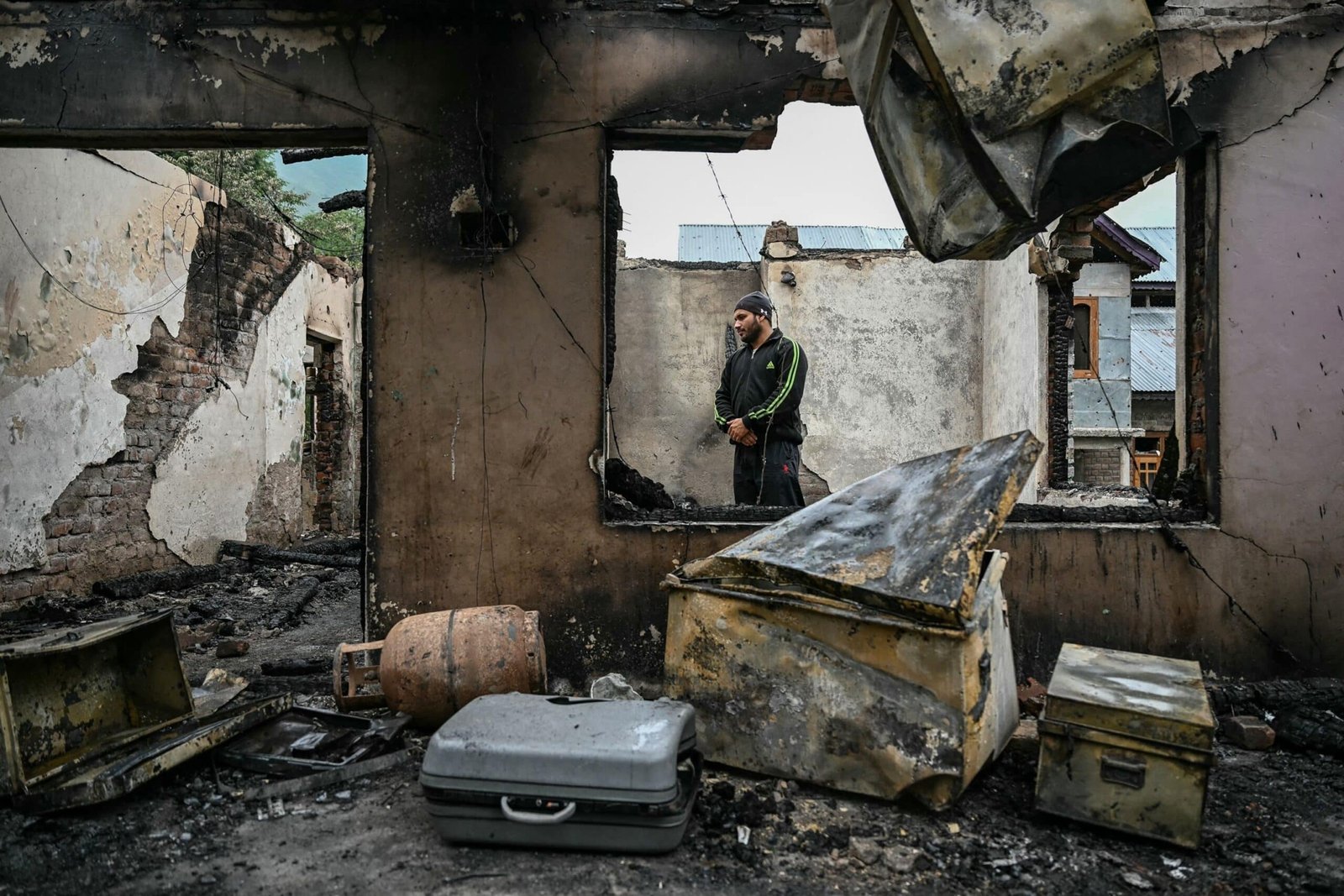 What is behind the Indian and Pakistan conflict about Kashmir?