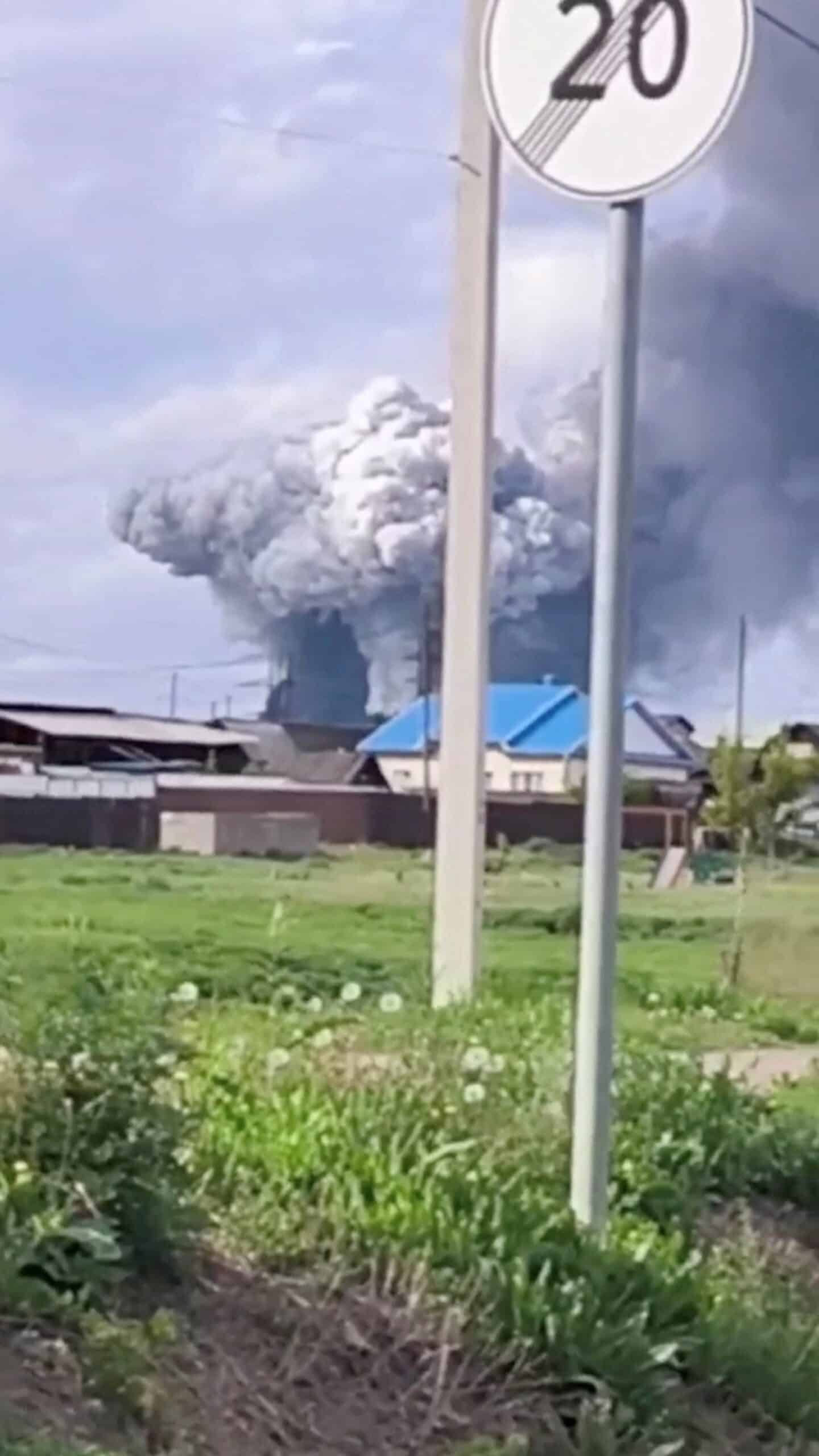 Ukraine points to 4 Russian airfields in a great drone attack, says Source